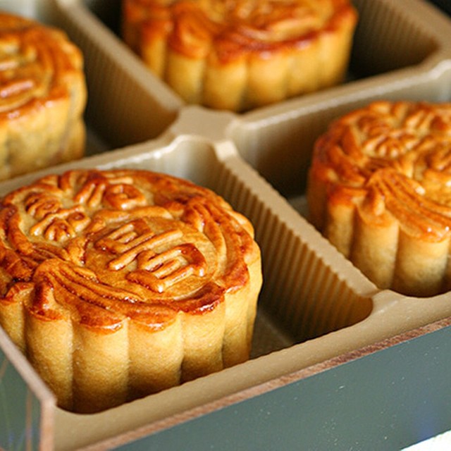 Happy mooncake festival | Wish everyone will have a great time tonight with our families. http://t.cn/Rh51dPQ #lambilly #mooncake #holiday #festival