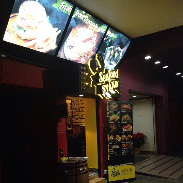 Seafood STAND - The burger shop | Walked by this shop earlier and the song got my attention. A Rogers speaker was hung outside the shop, the owner must know music a bit. Was too full, otherwise, would sure try the chicken burger. http://t.cn/RZGgUgU #burger #hongkong #tst #food #lambilly