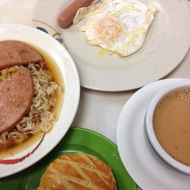 Heavy breakfast? Of course, it's the most important meal of the day. #breakfast #meal #hongkong #lambilly