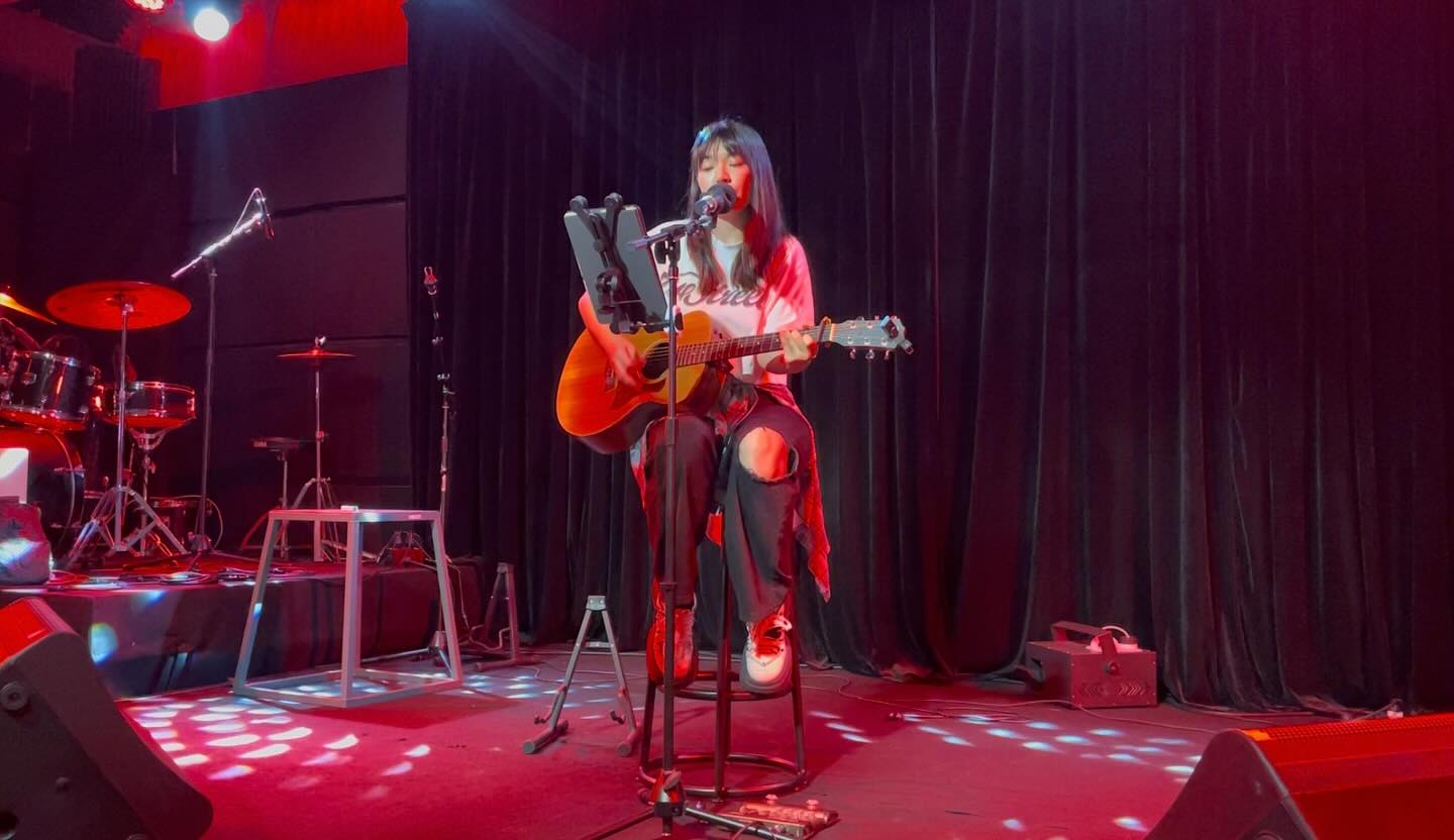Cara Liu 1st performance at #TheHUB. #红屋