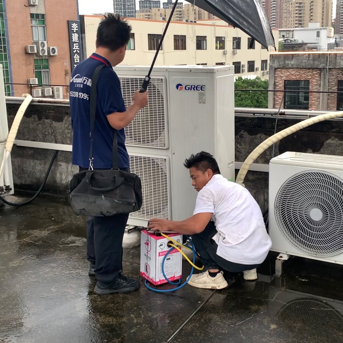 AC maintenance work. Need to make sure the performers feel comfortable performing on stage. #TheHUB #红屋