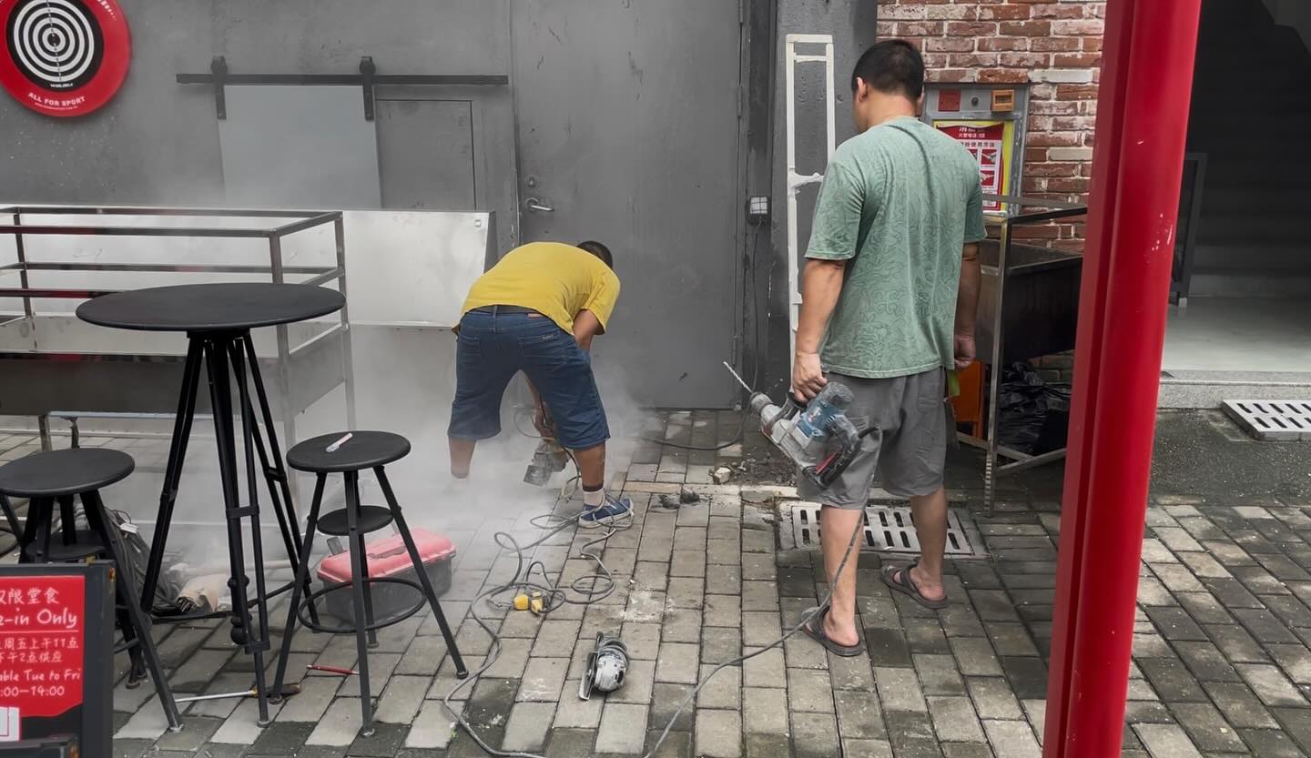 Started building the BBQ Station. #TheHUB #红屋
