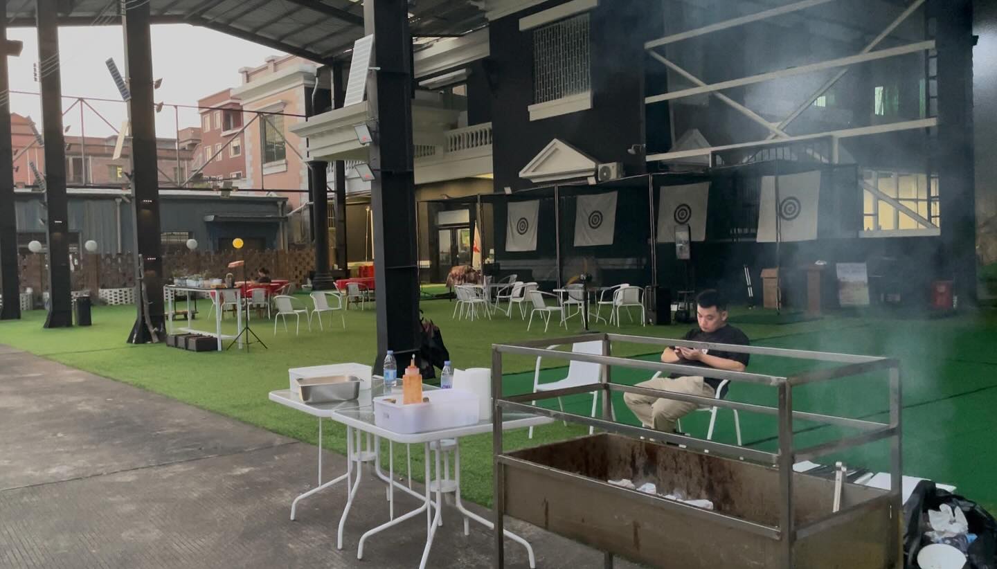 Wen just finished the BBQ cooking! #TheHUB #红屋