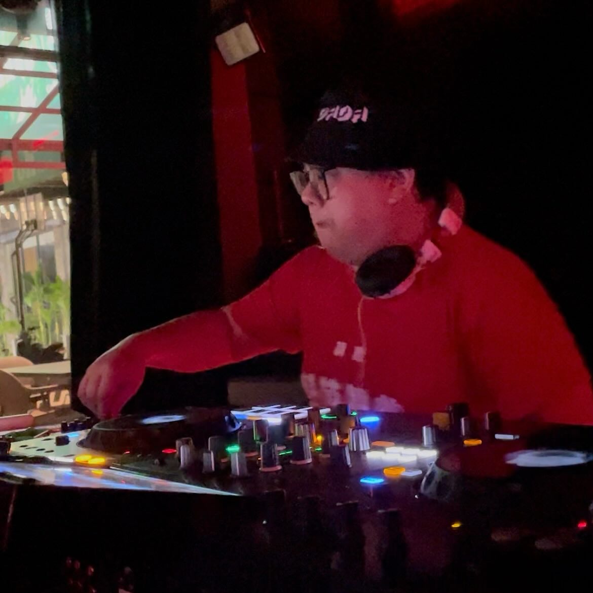 Guest DJ Spyfi in da building! #TheHUB #红屋