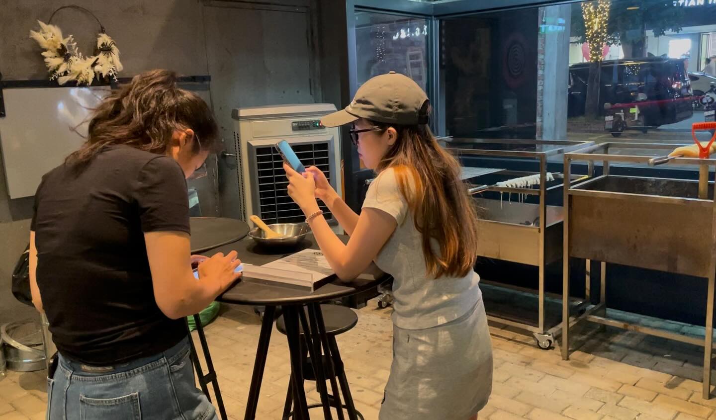 Jen and Cathy were figuring out how to order the BBQ. #TheHUB #红屋