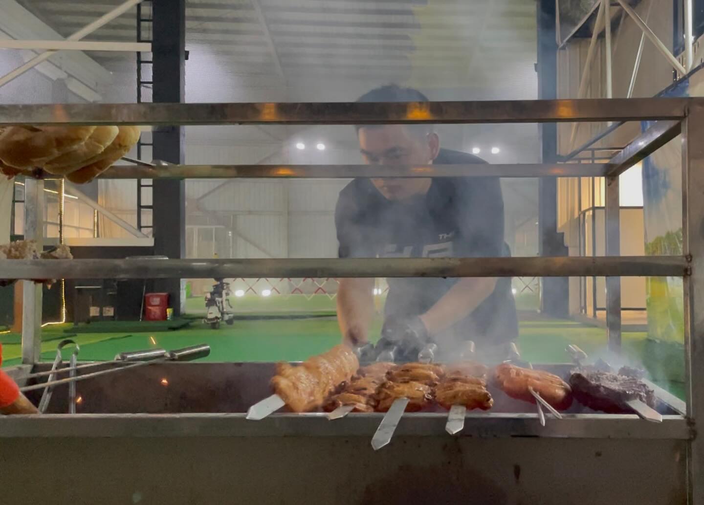 Chef Wen was making BBQ at our partner’s venue! #TheHUB #红屋