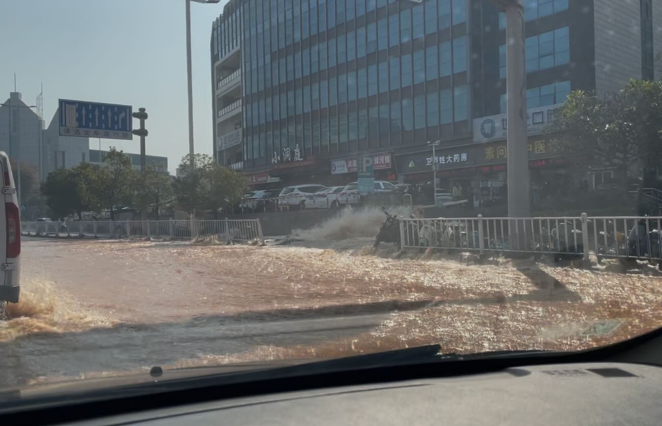 It was like a river near the Dong Hua Hospital.