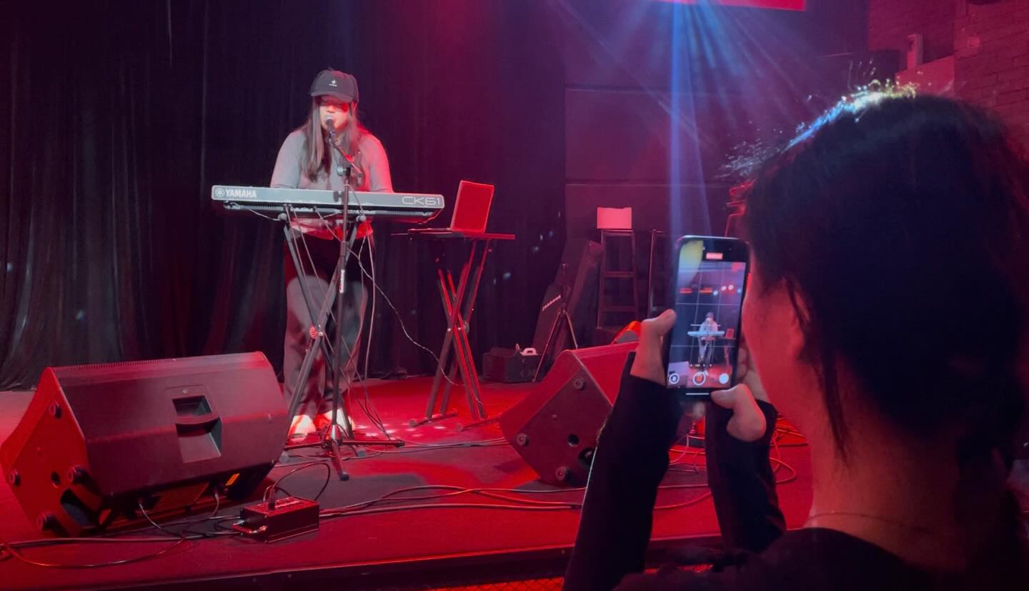 Special guest on stage. #TheHUB #红屋