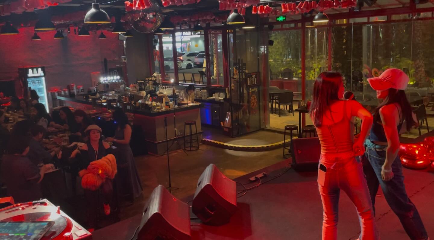 Zumba Michelle is having her annual gathering. #TheHUB #红屋