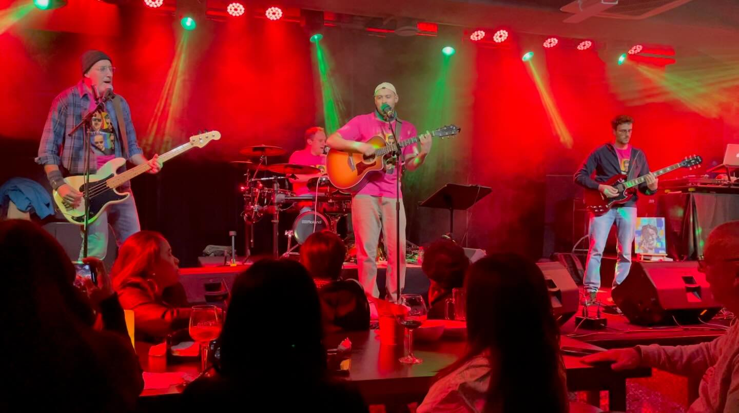 It was absolutely a great gig. Strawberries at The HUB. #TheHUB #红屋