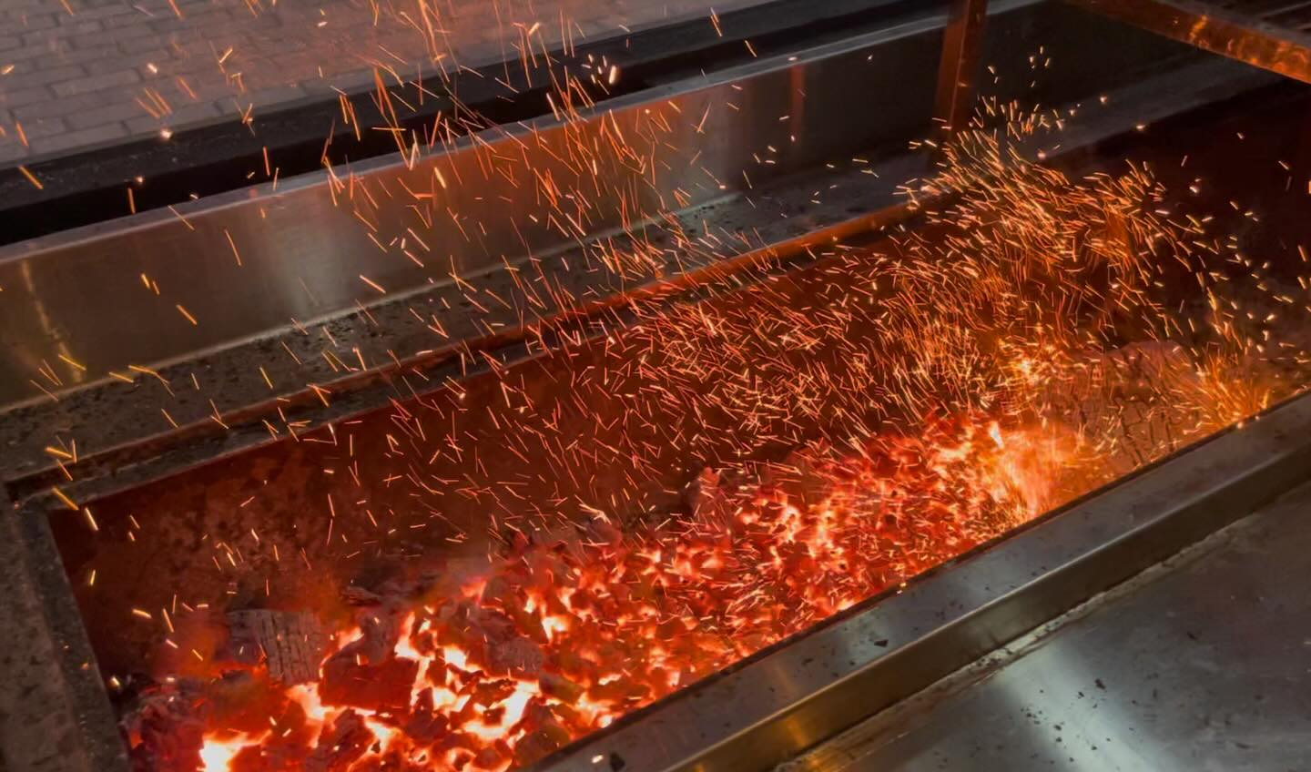 Testing the new grill. #TheHUB #红屋