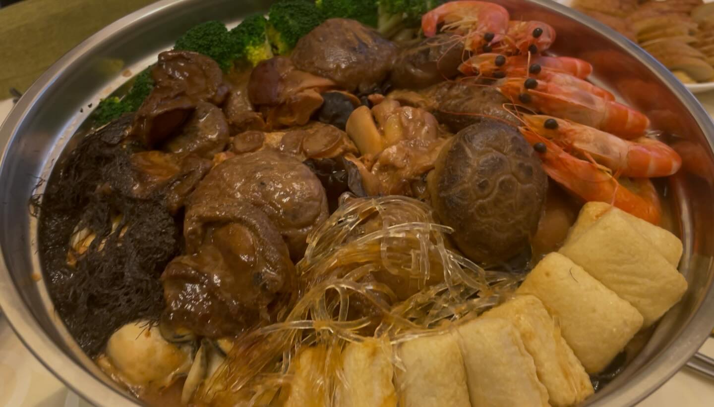 盘菜 family dinner.