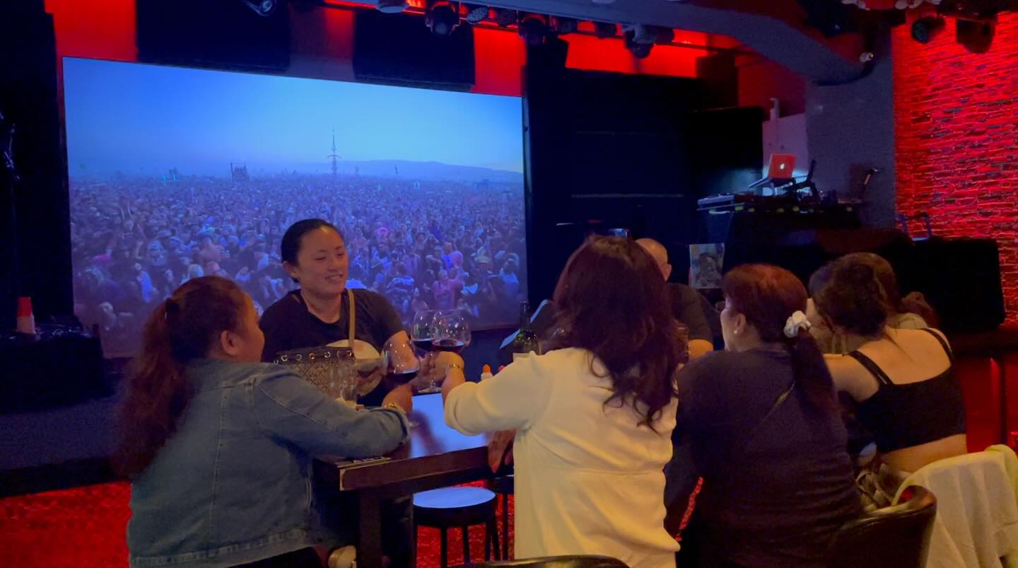 It’s great to see people back at #TheHUB. #红屋